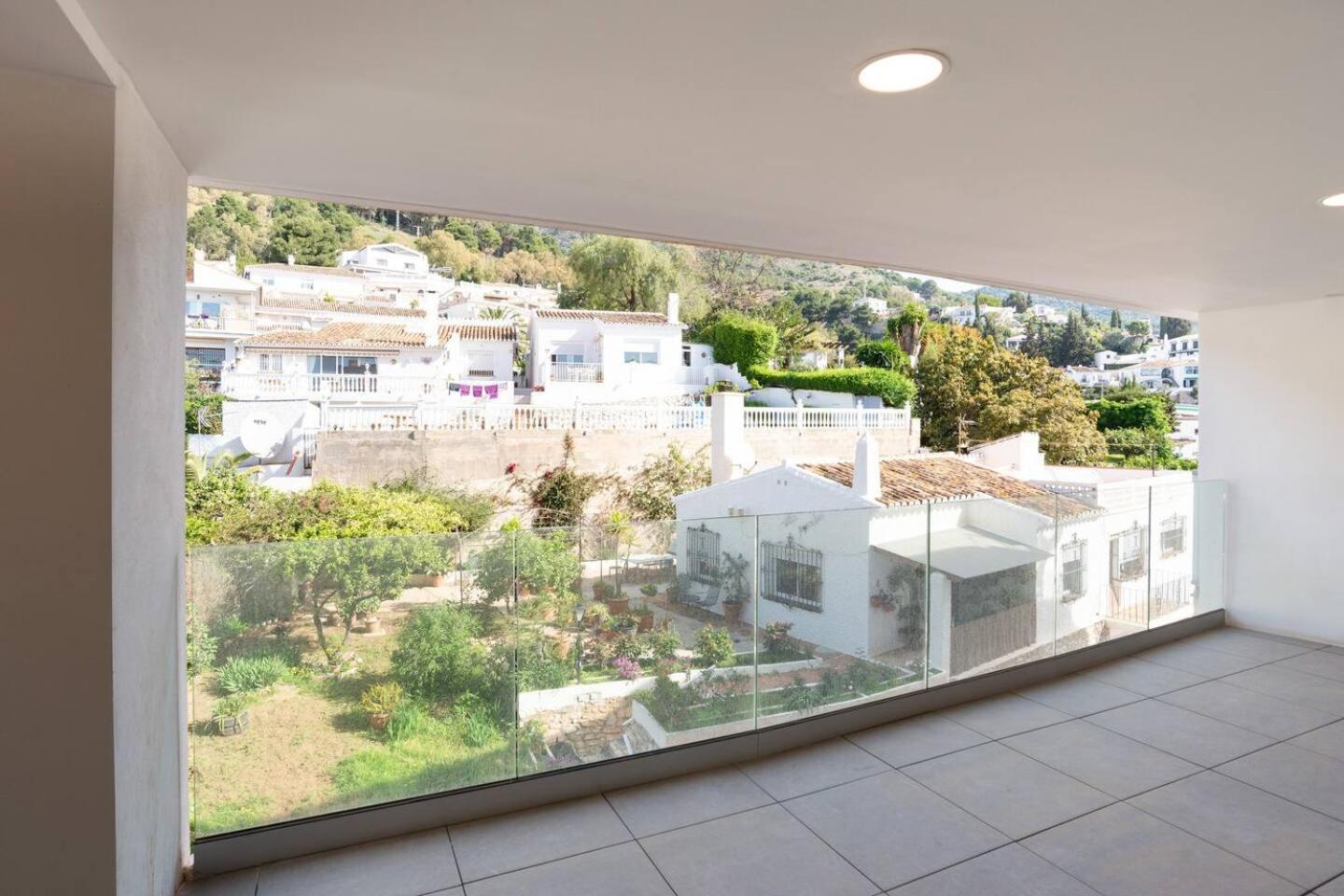 Mediterranean Apartment With Sea Views In Михас Экстерьер фото