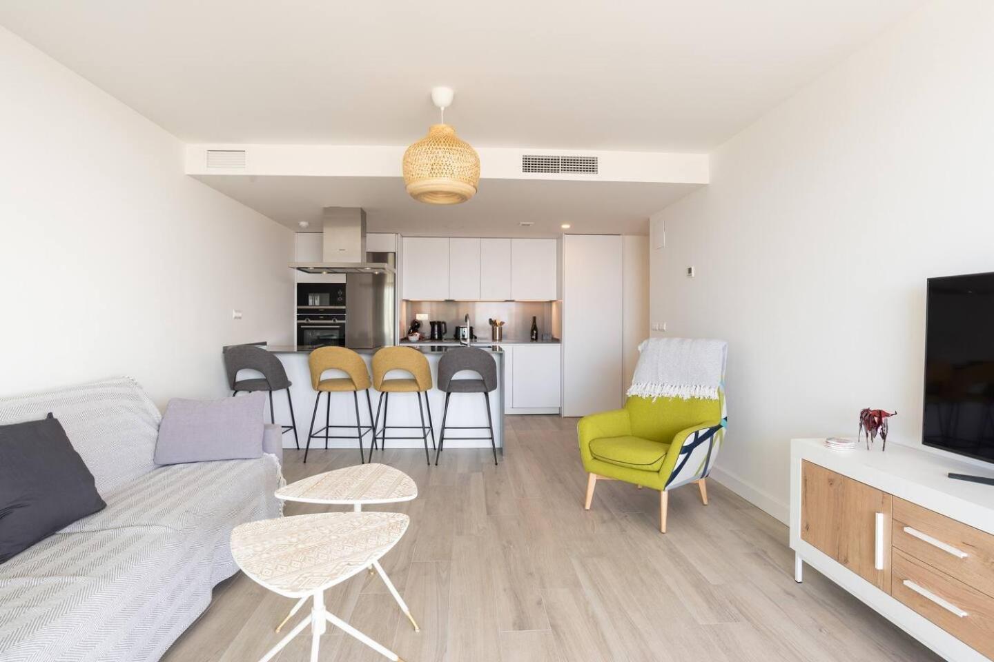 Mediterranean Apartment With Sea Views In Михас Экстерьер фото